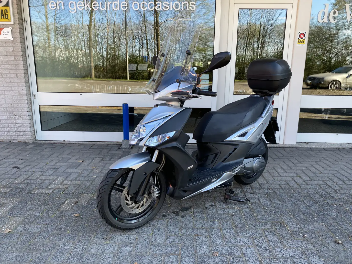 Kymco Agility 125 125i 16 + Keurige motorscooter 7.784 Kilometer ger Серебристый - 1