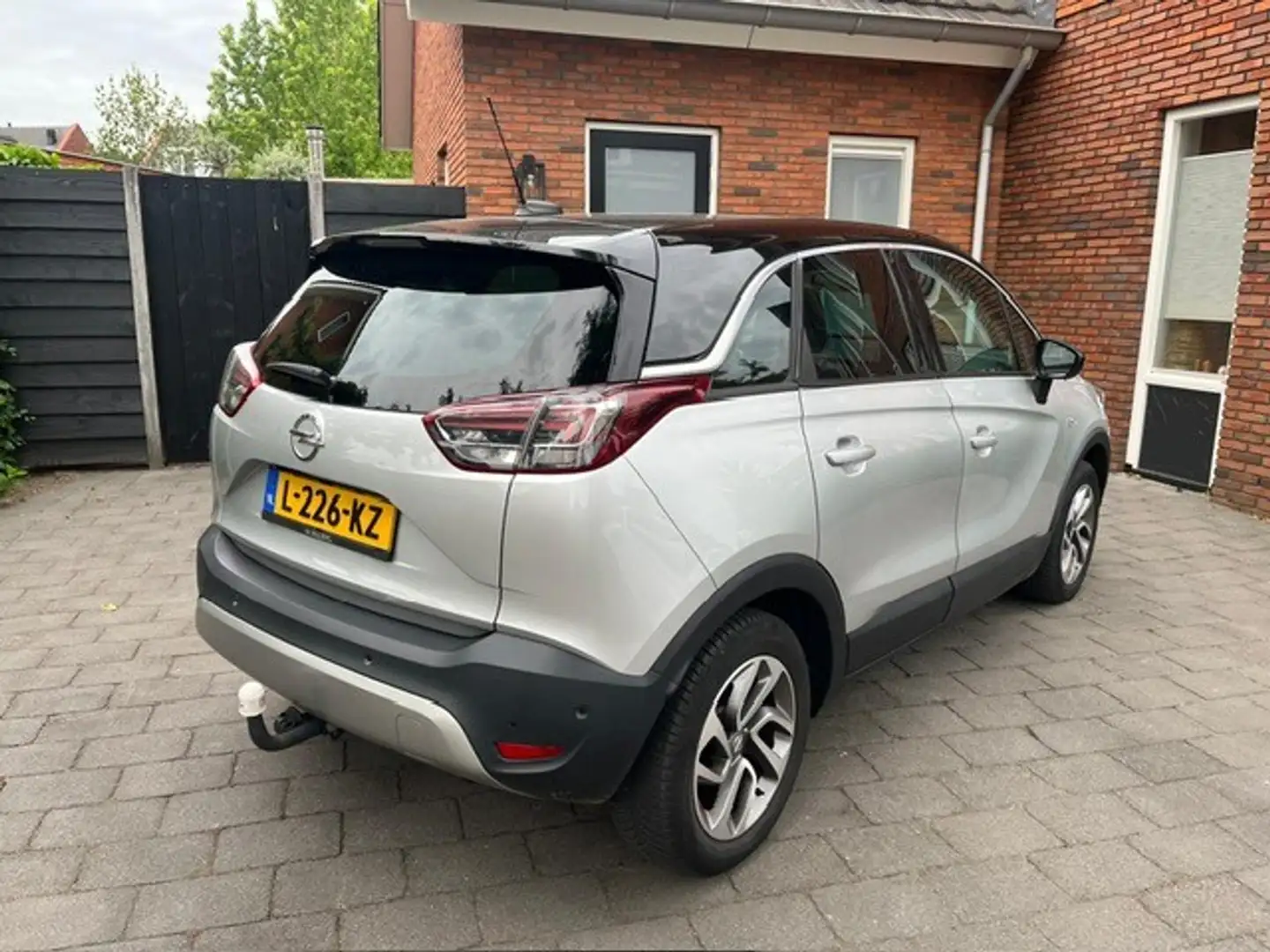 Opel Crossland X 1.2 Turbo Innovation | Automaat | Navi | Trekhaak Grijs - 2