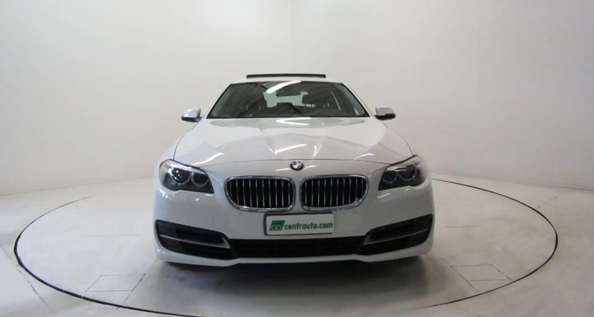 BMW 525 d xDrive 2.0d Touring aut. * TETTO APRI.* GANCIO * bijela - 2