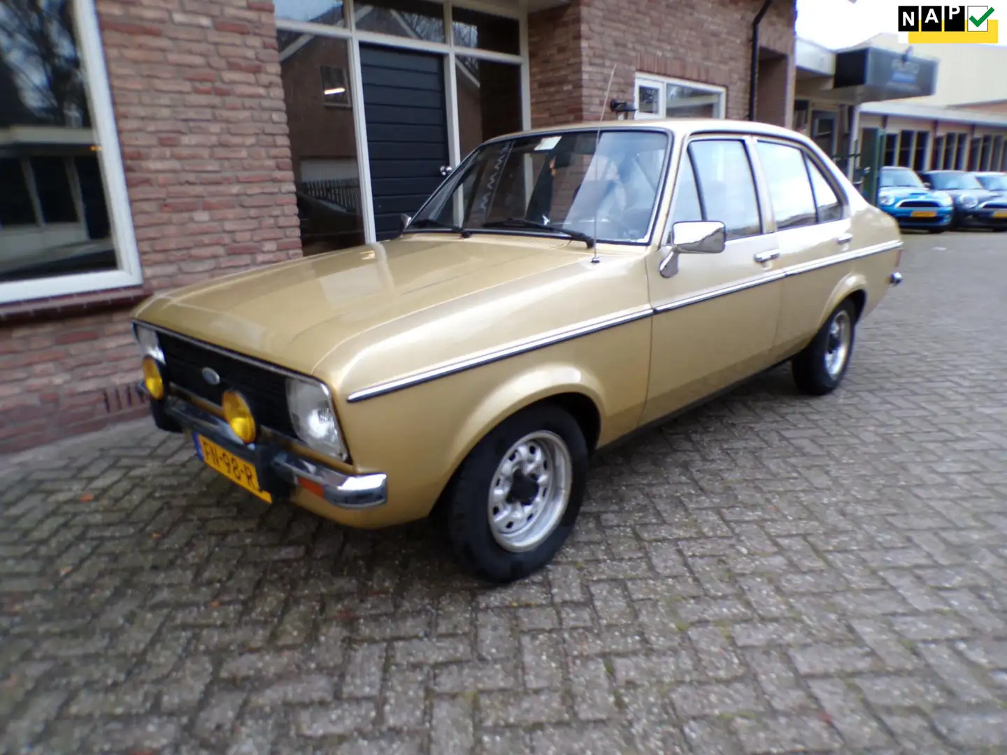 Ford Escort 1.3 L Automaat 2e eigenaar / Belastingvrij Bruin - 1