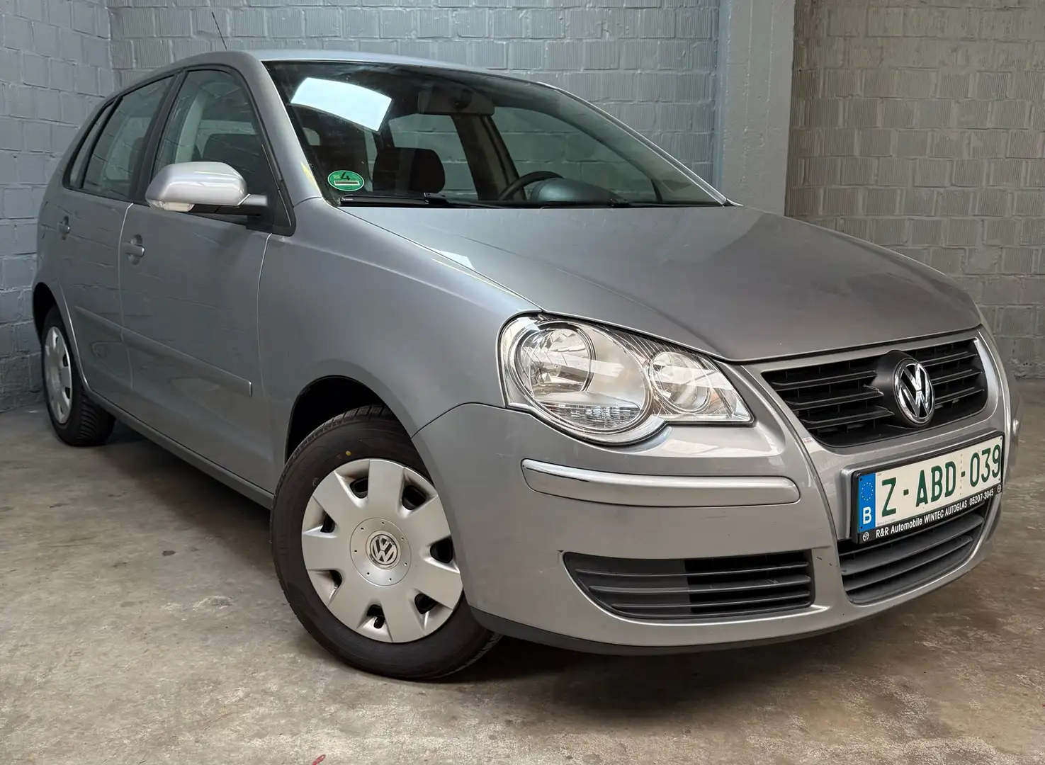 Volkswagen Polo 1.2i Comfortline srebrna - 1