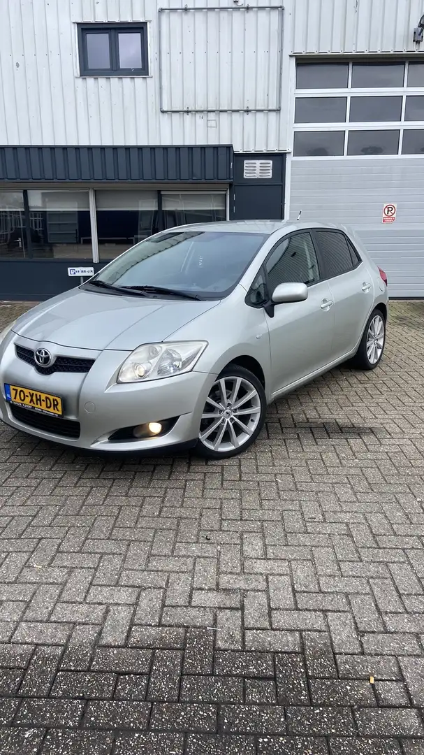 Toyota Auris 2.0 D-4D Sol Šedá - 1