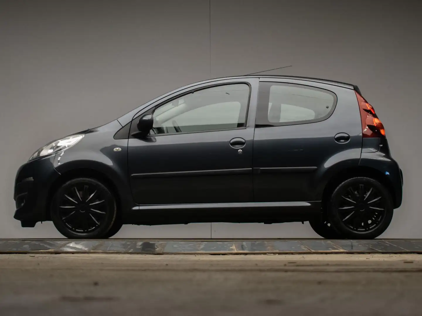 Peugeot 107 1.0 Active Sport (AIRCO,ELEKTRISCH PAKKET,TOERENTE Сірий - 1