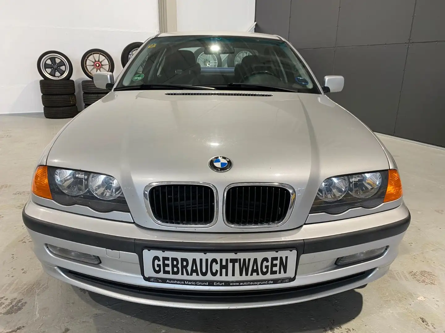 BMW 318 i limo.*Klimaaut.*SHZ*Tempomat* srebrna - 2