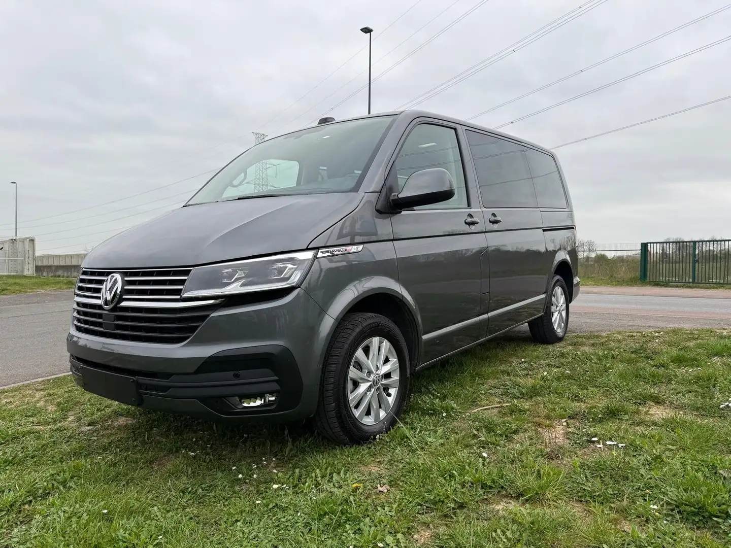 Volkswagen T6.1 Caravelle 2.0 TDi SCR BMT Comfort. 9Pl. DSG (EU6d) Šedá - 1