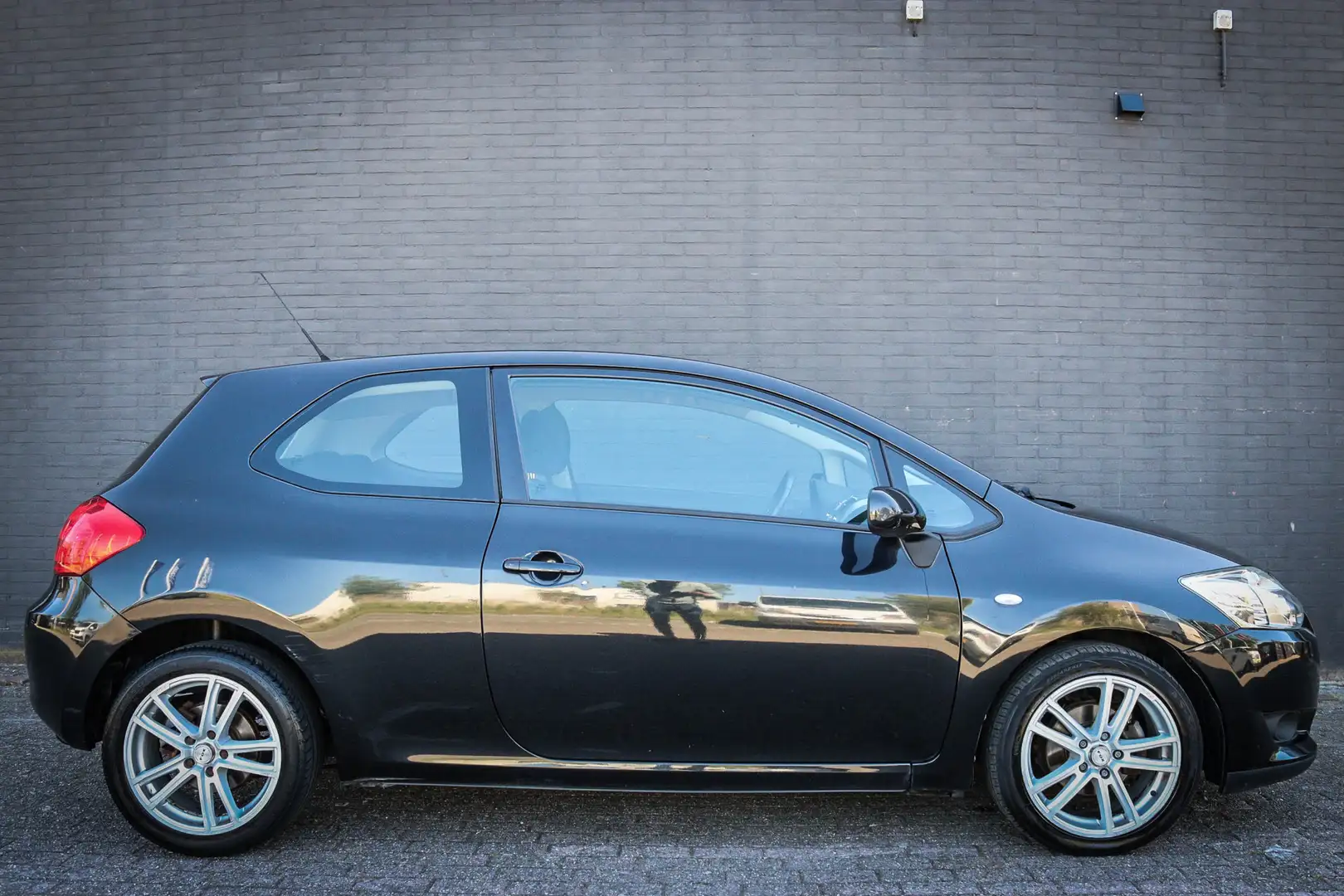 Toyota Auris 1.6-16V Sol Business /Airco/Trekhaak/Navi Чорний - 2