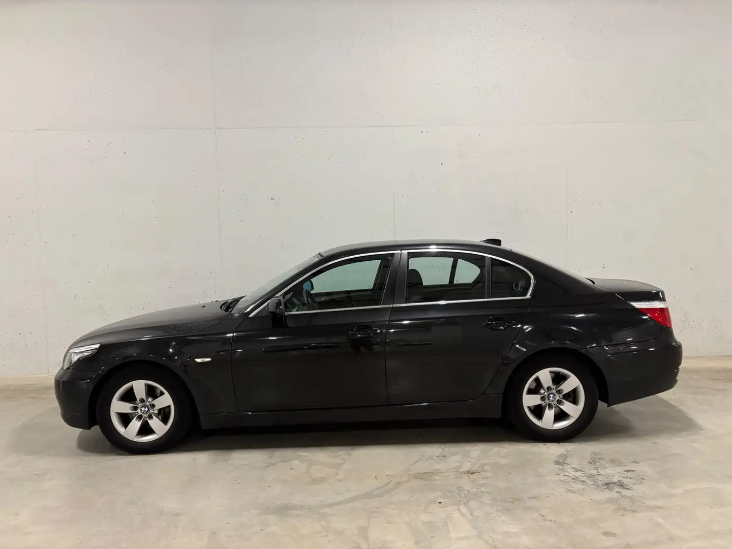 BMW 525 5-serie 525i Executive Leer Automaat Navi Zwart - 2