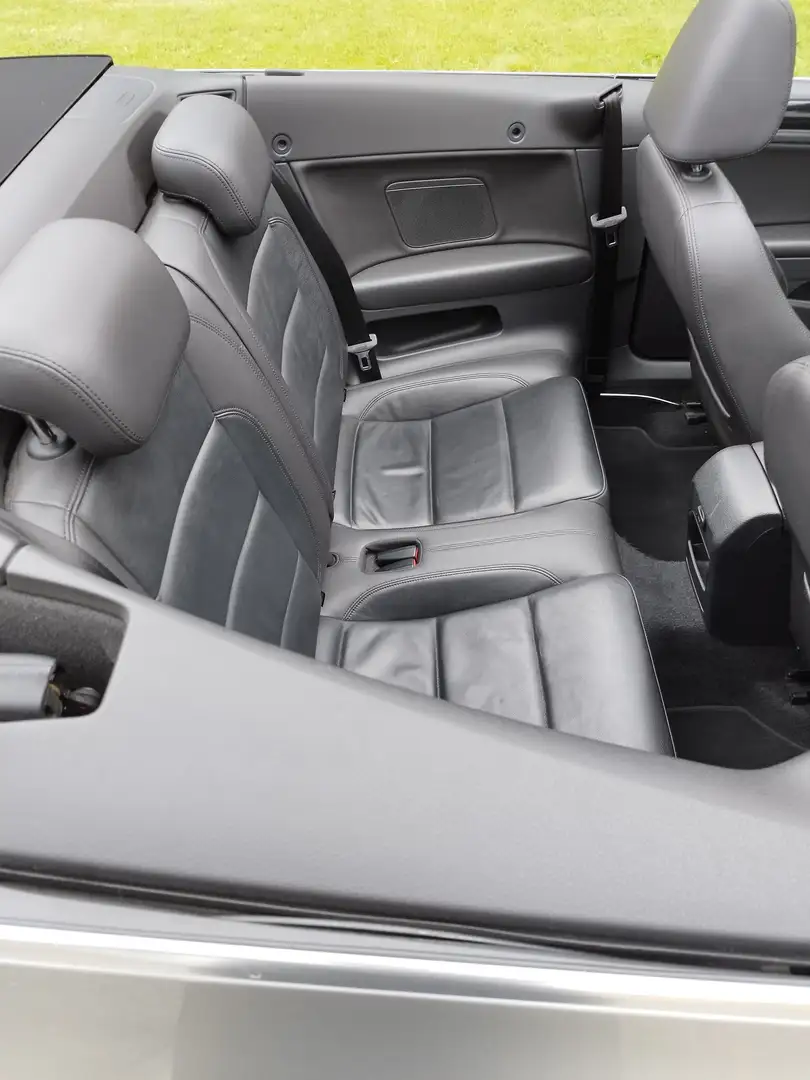 Volkswagen Golf Cabriolet Golf+Cabriolet+1.6+CR+TDi siva - 1