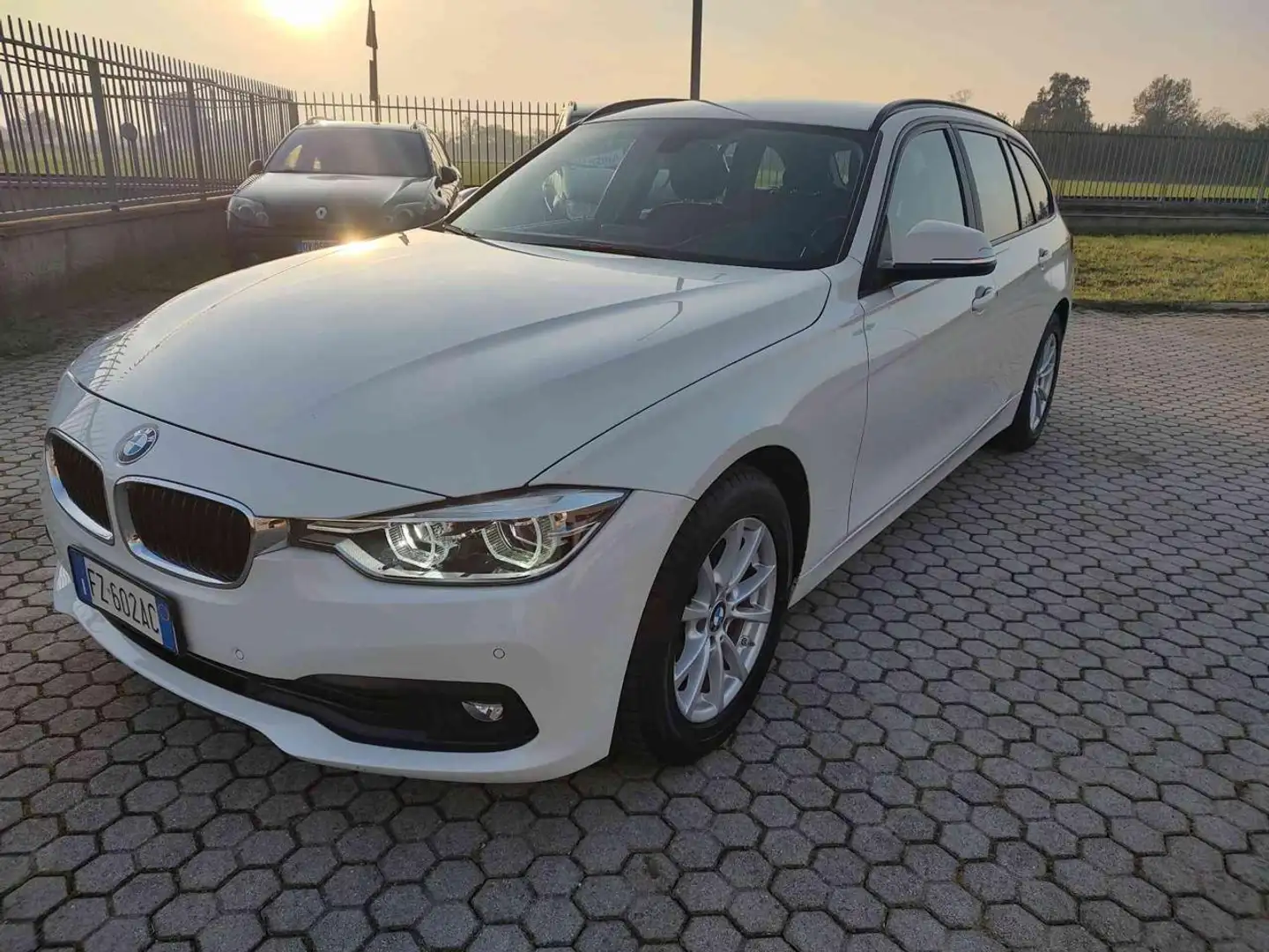BMW 320 d Efficient Dynamics Touring Sport Bílá - 1