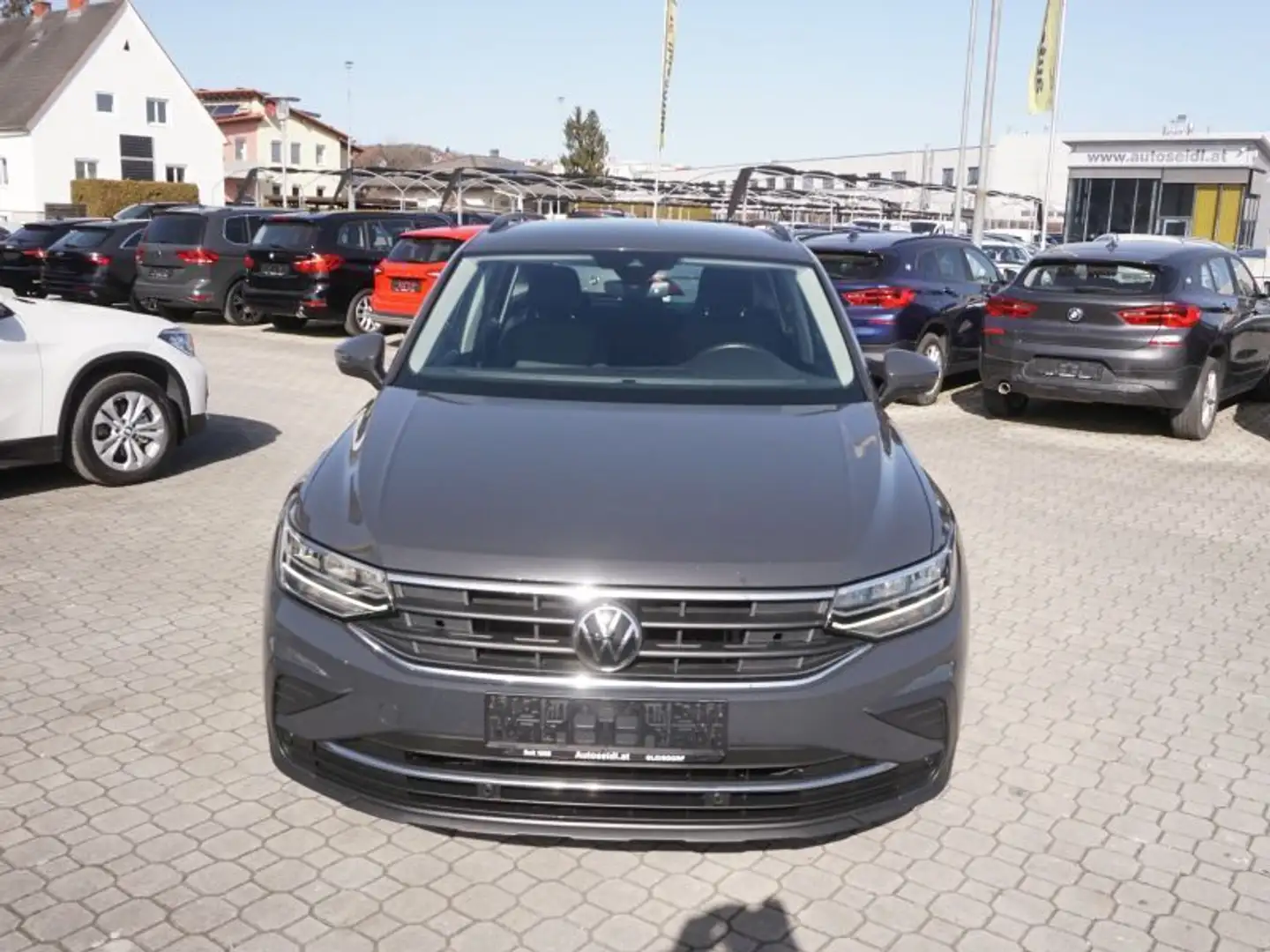 Volkswagen Tiguan 2,0 TDI Life DSG *LED+NAVI+KAMERA* Grau - 2