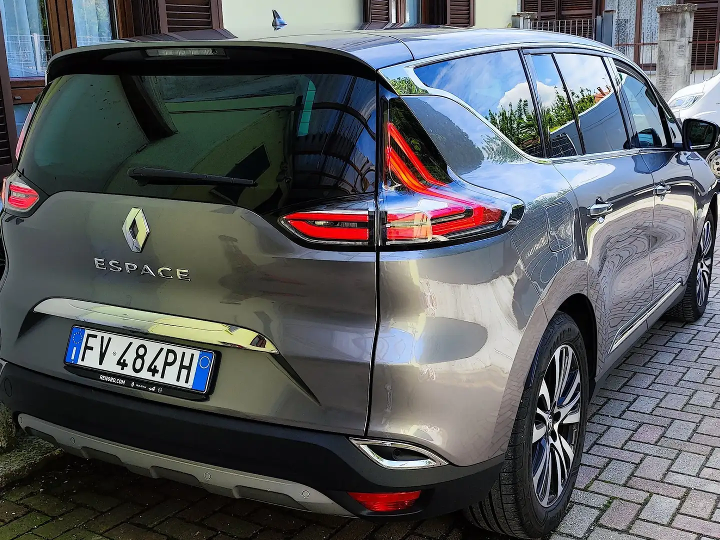 Renault Espace Espace V 2.0 blue dci Initiale Paris 200cv edc Gri - 1