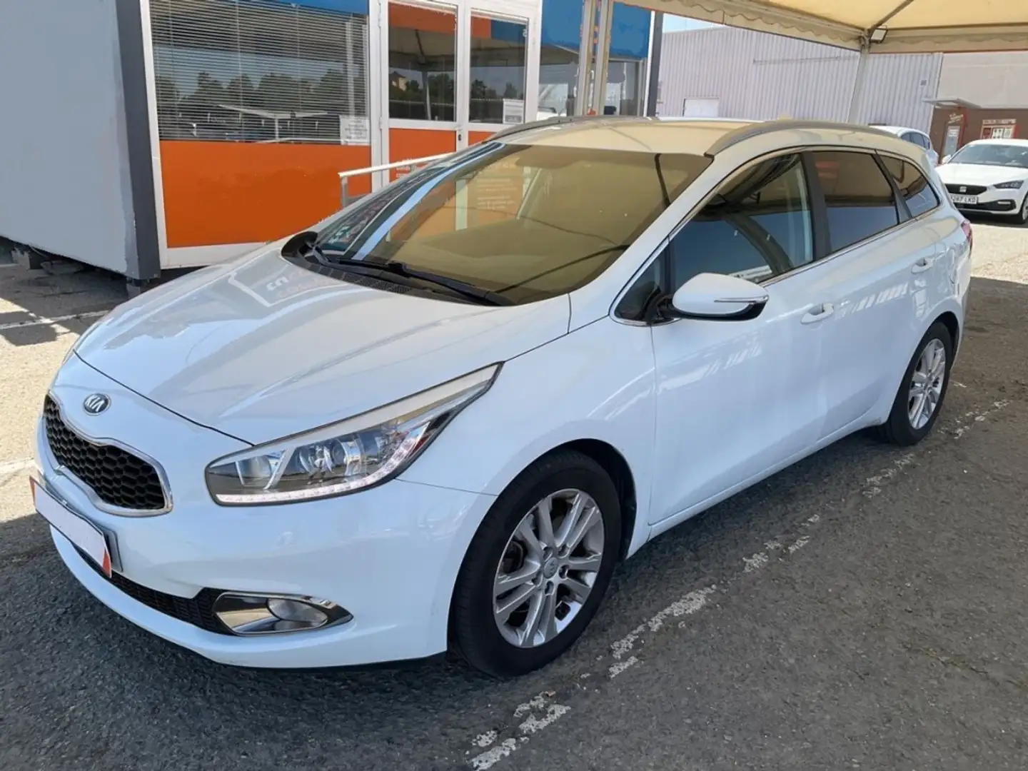 Kia Ceed / cee'd SW 1.6CRDi Drive 128 Blanco - 1