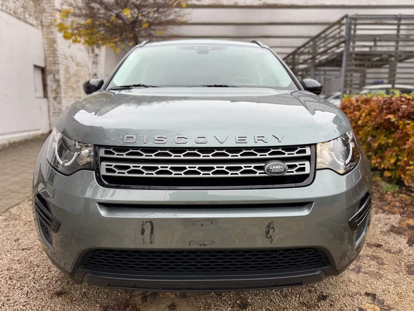 Land Rover Discovery Sport 2.0 TD4 HSE Luxury Grijs - 2