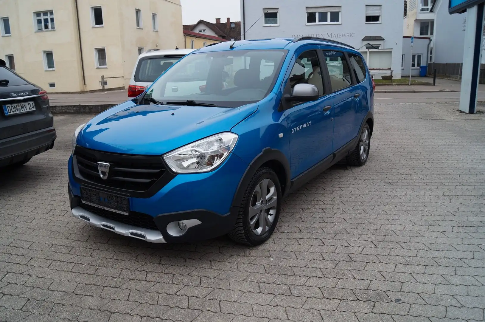 Dacia Lodgy TCe 115 Stepway Celebration,NAVI,KLIMA,AHK Синий - 1
