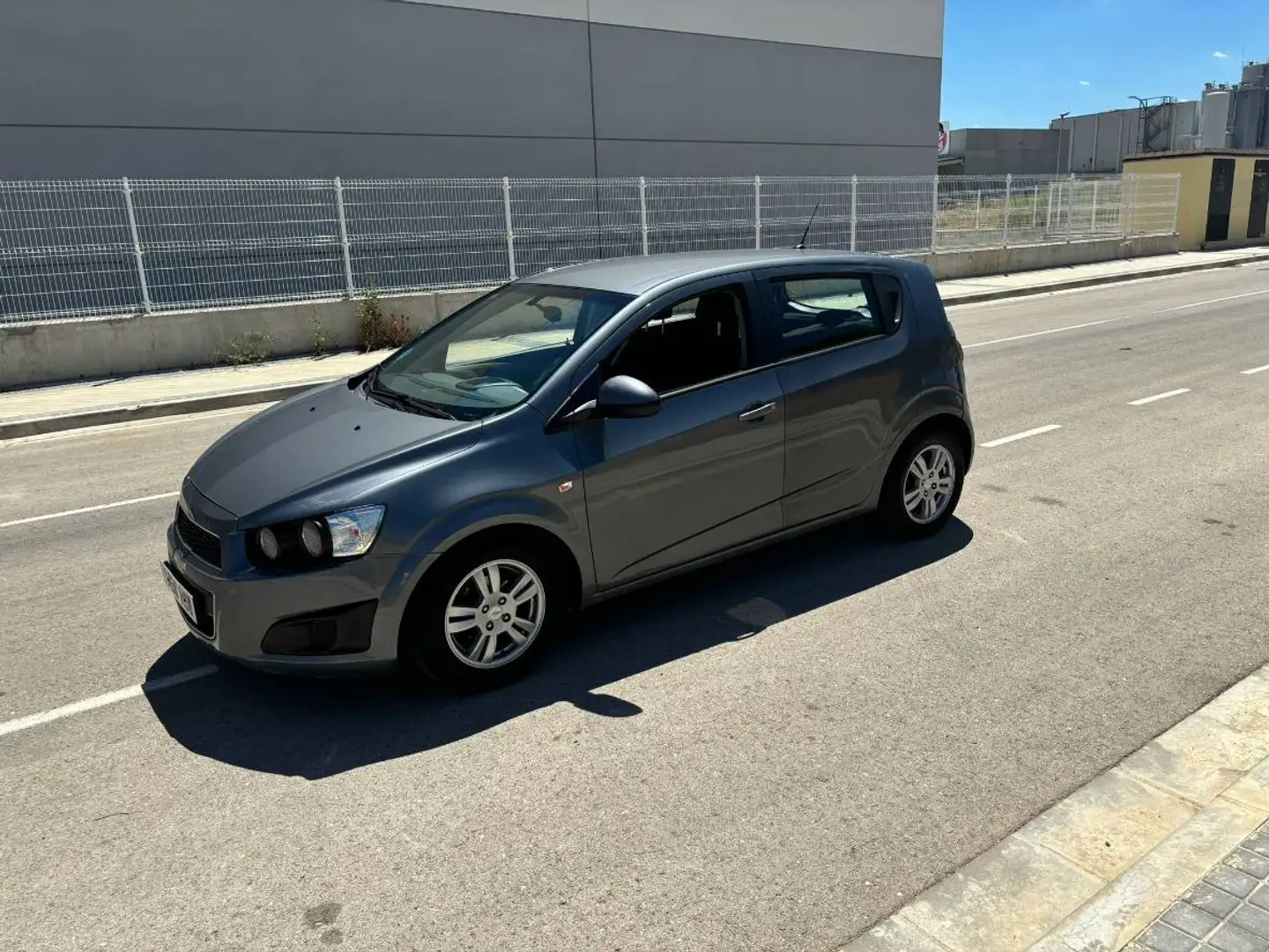 Chevrolet Aveo 1.2 16v LT Gris - 2
