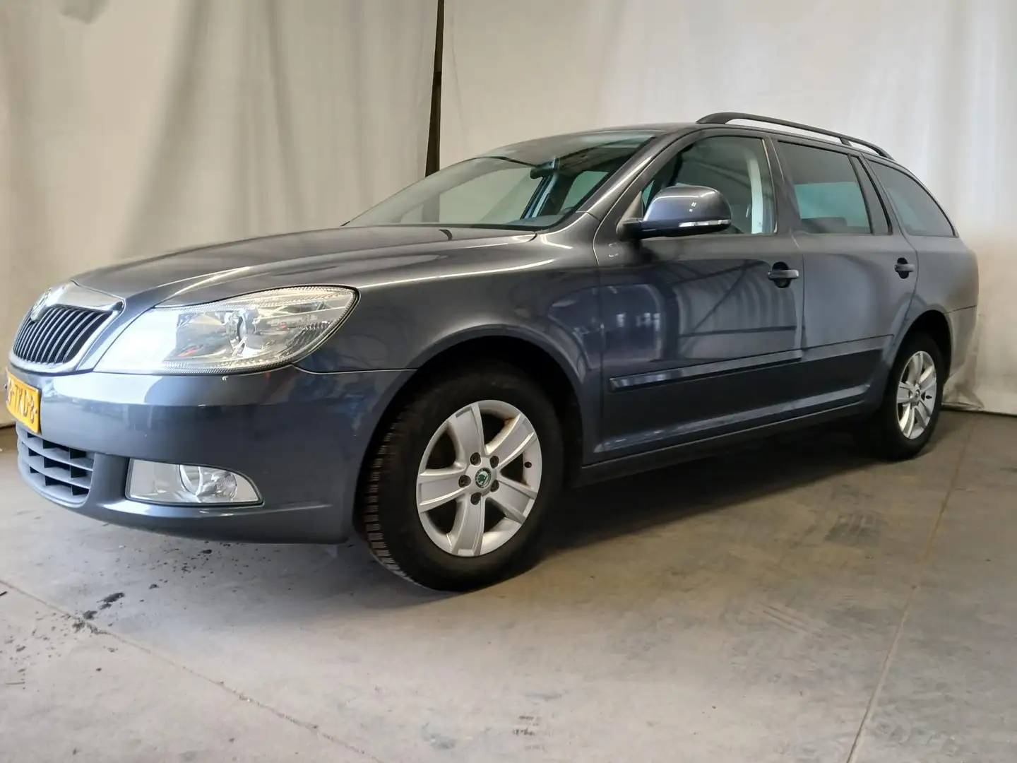 Skoda Octavia Combi 1.2 TSI Ambition Business Line - Motor Loopt Gris - 2