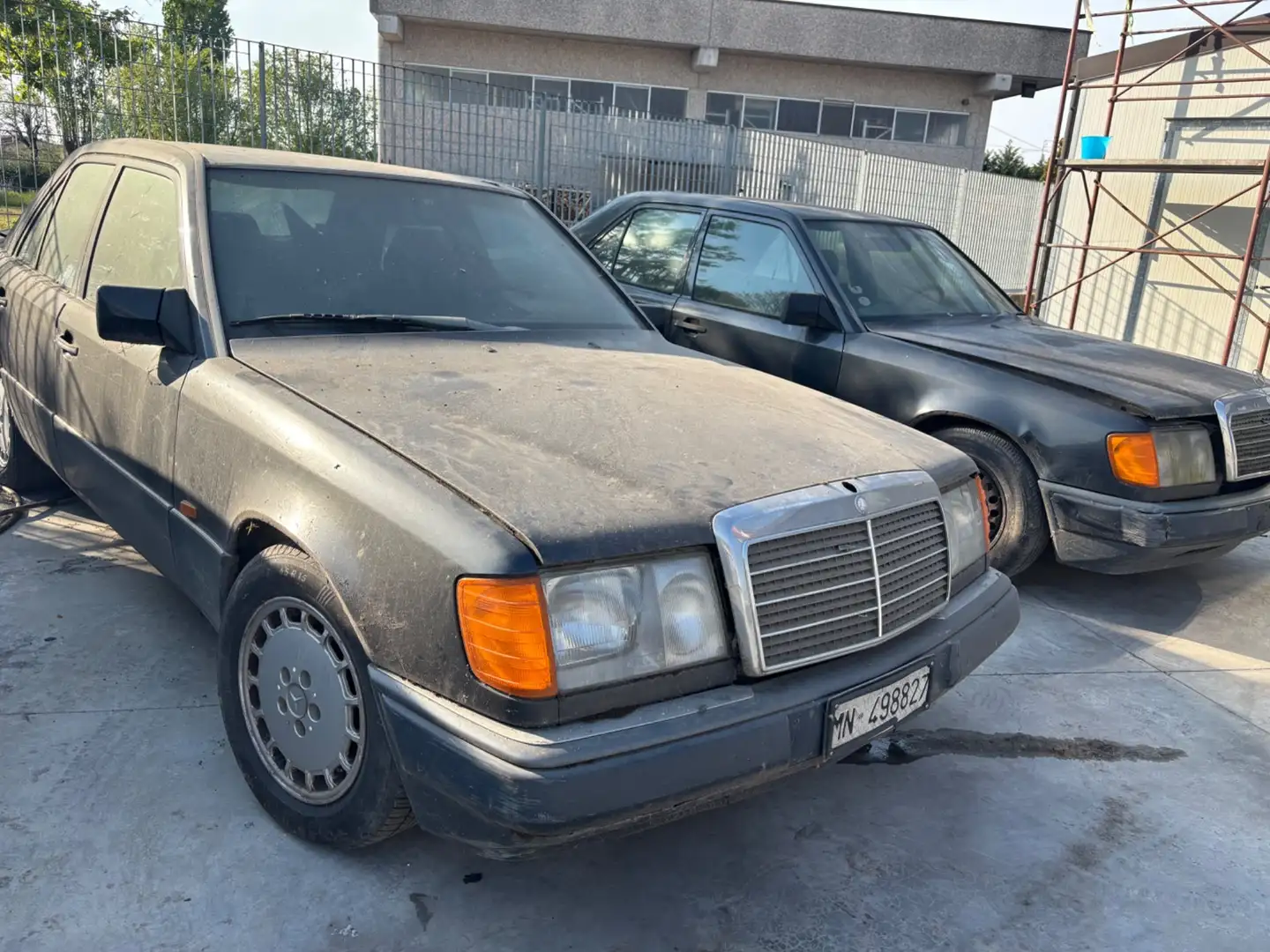 Mercedes-Benz 300 200 E 2 esemplari per ricambi o restauri Nero - 1