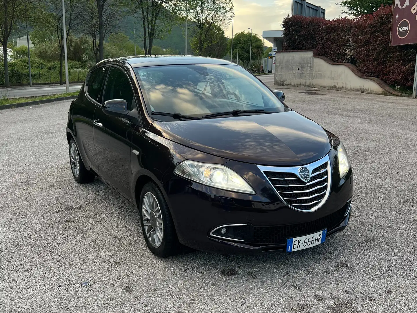 Lancia Ypsilon Ypsilon 0.9 t.air Platinum s ljubičasta - 1