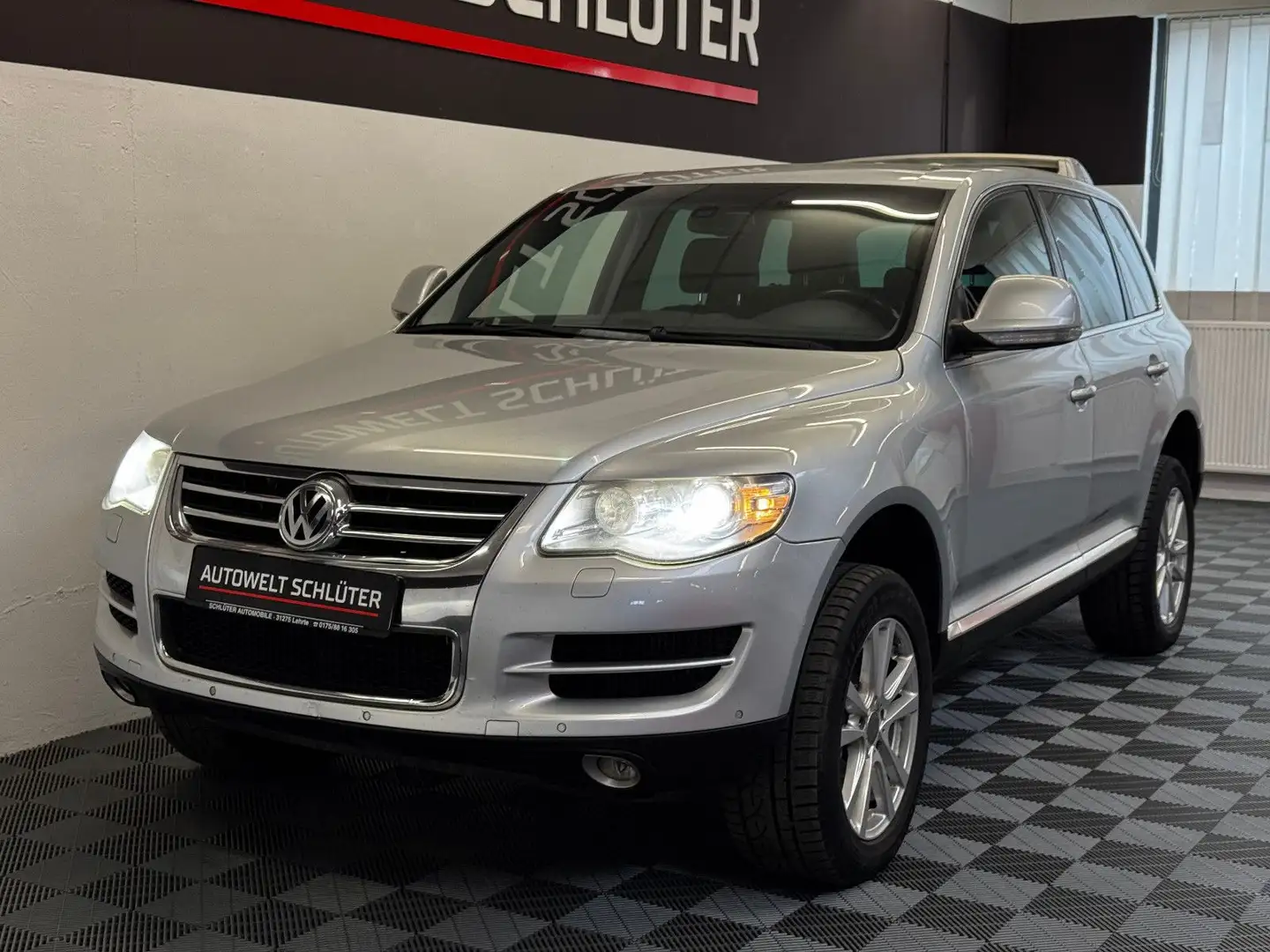 Volkswagen Touareg V6 3.0 TDI *Xenon*Navi*AHK*Vollleder* Ezüst - 1
