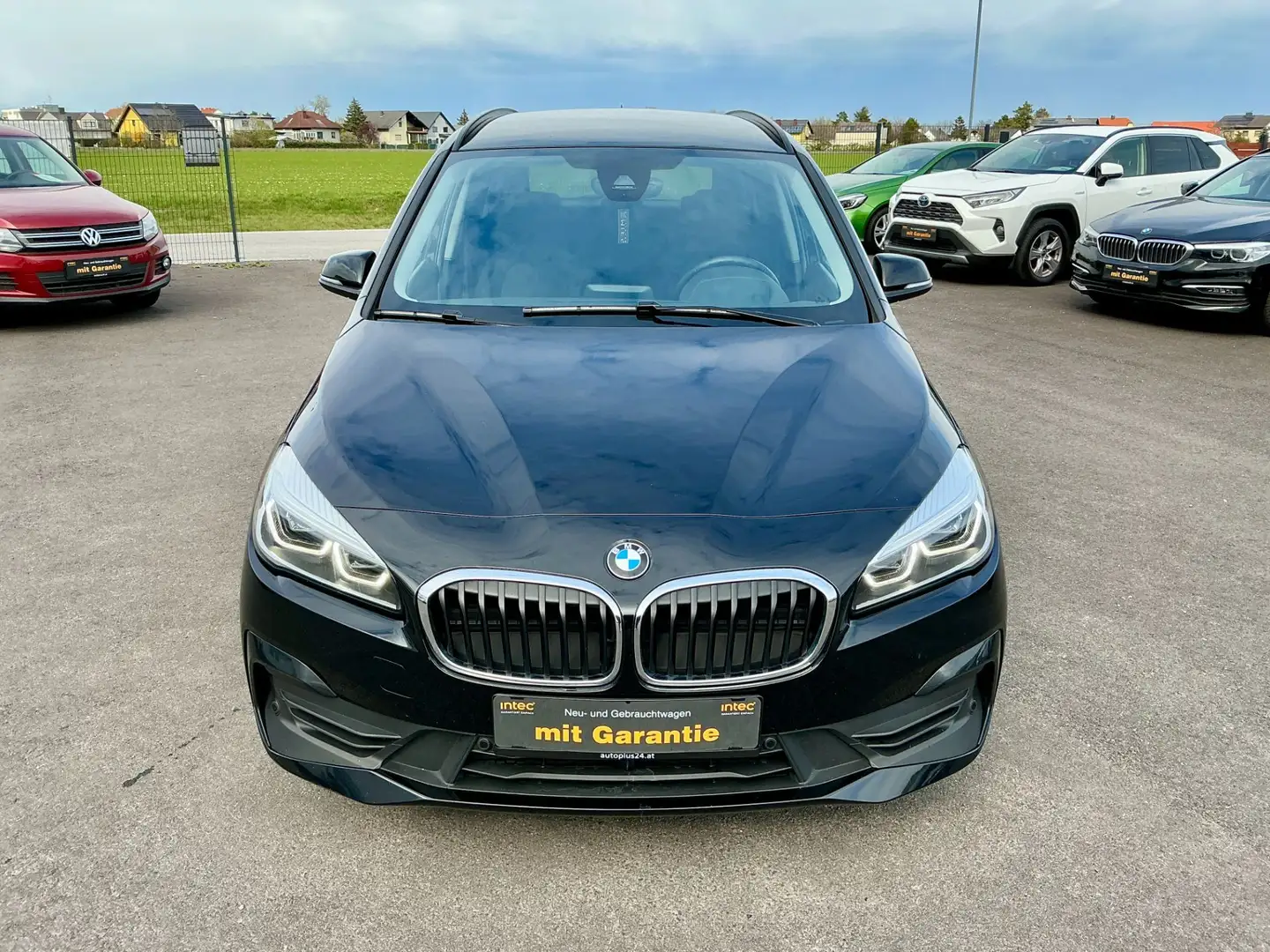BMW 216 d Gran Tourer Advantage Aut. Schwarz - 2