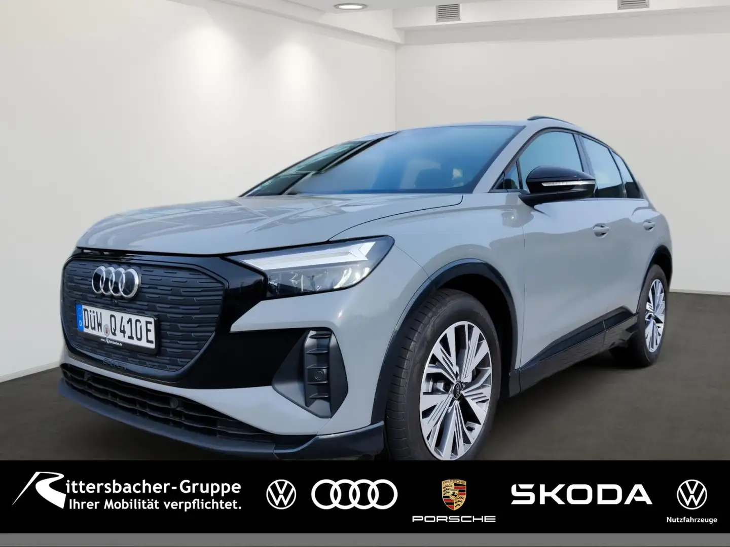 Audi Q4 e-tron Q4 50 e-tron quattro Pano MMI Navi AHK Optikpak. Grau - 1