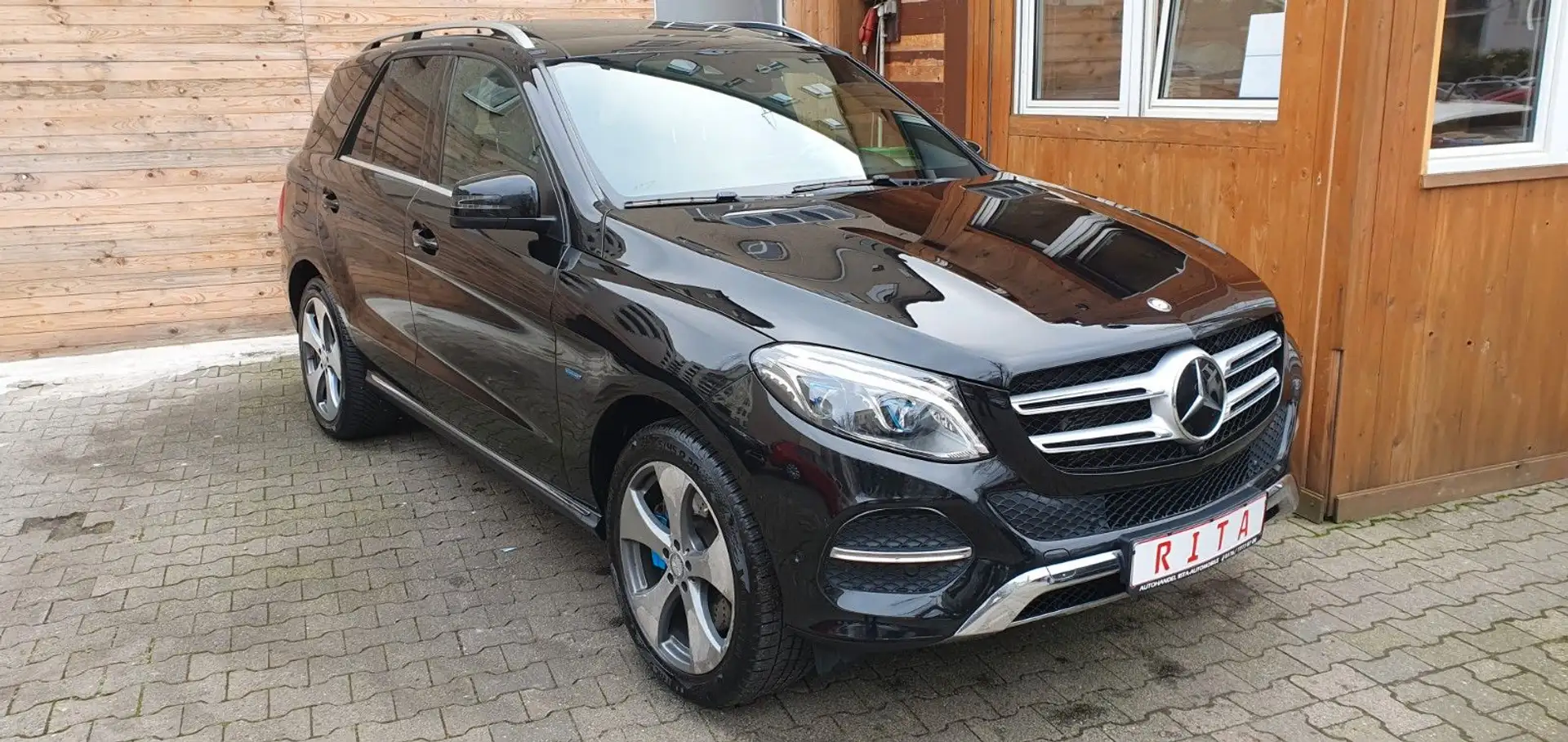 Mercedes-Benz GLE 500 GLE -Klasse GLE 500 e 4Matic Černá - 1
