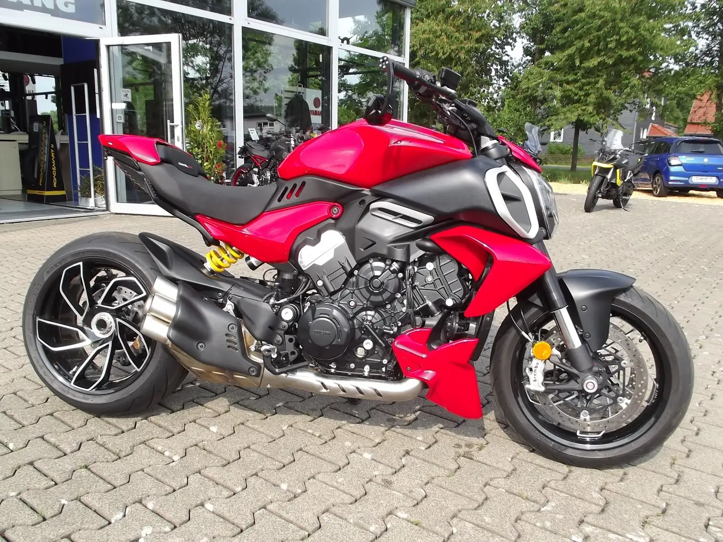 Ducati Diavel V4 Red - 1