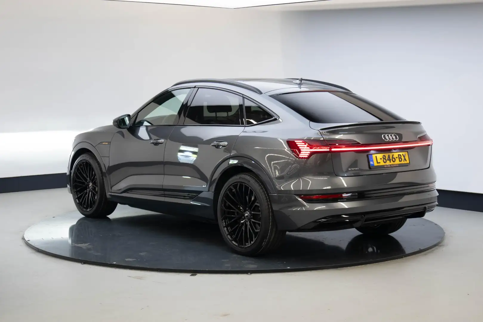 Audi e-tron Sportback 50 quattro S edition 71 kWh | Panoramada Grijs - 2