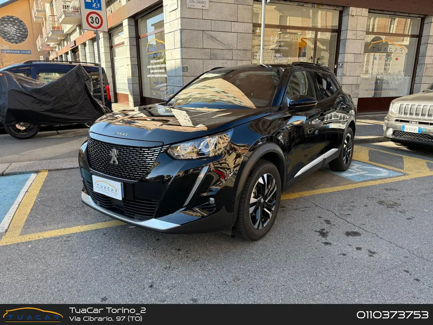 Peugeot 2008 Allure Pack 1.2 PureTech 130 Černá - 1