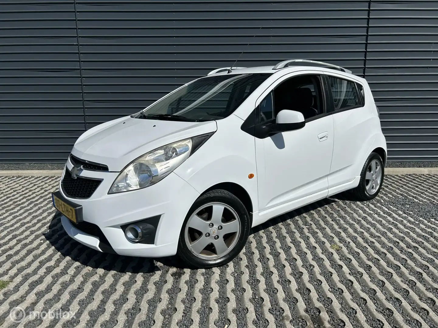 Chevrolet Spark 1.2 16V LT bijela - 1