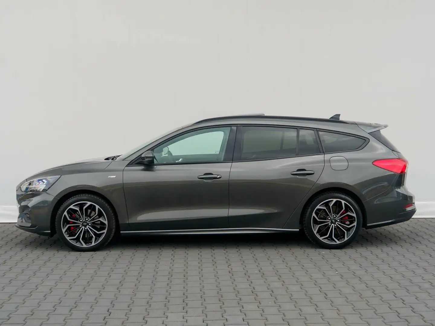 Ford Focus Wagon 1.0 EcoBoost 125pk Hybrid ST Line X Business Šedá - 2