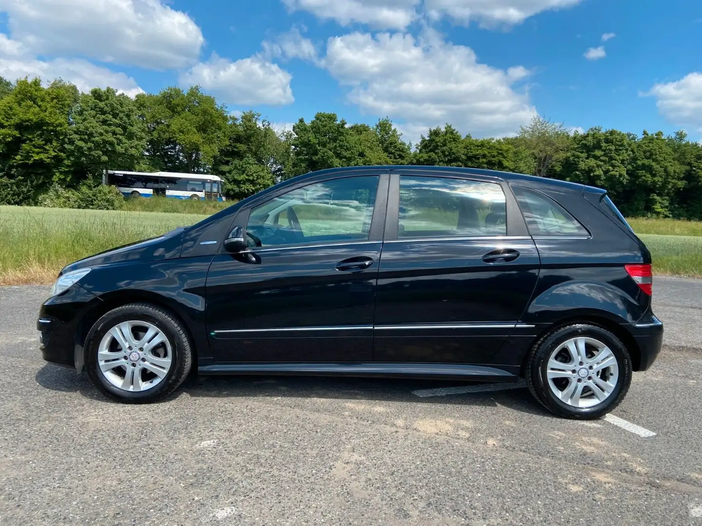 Mercedes-Benz B 180 Klima Radio Alu PDC Sitzheizung Чорний - 2