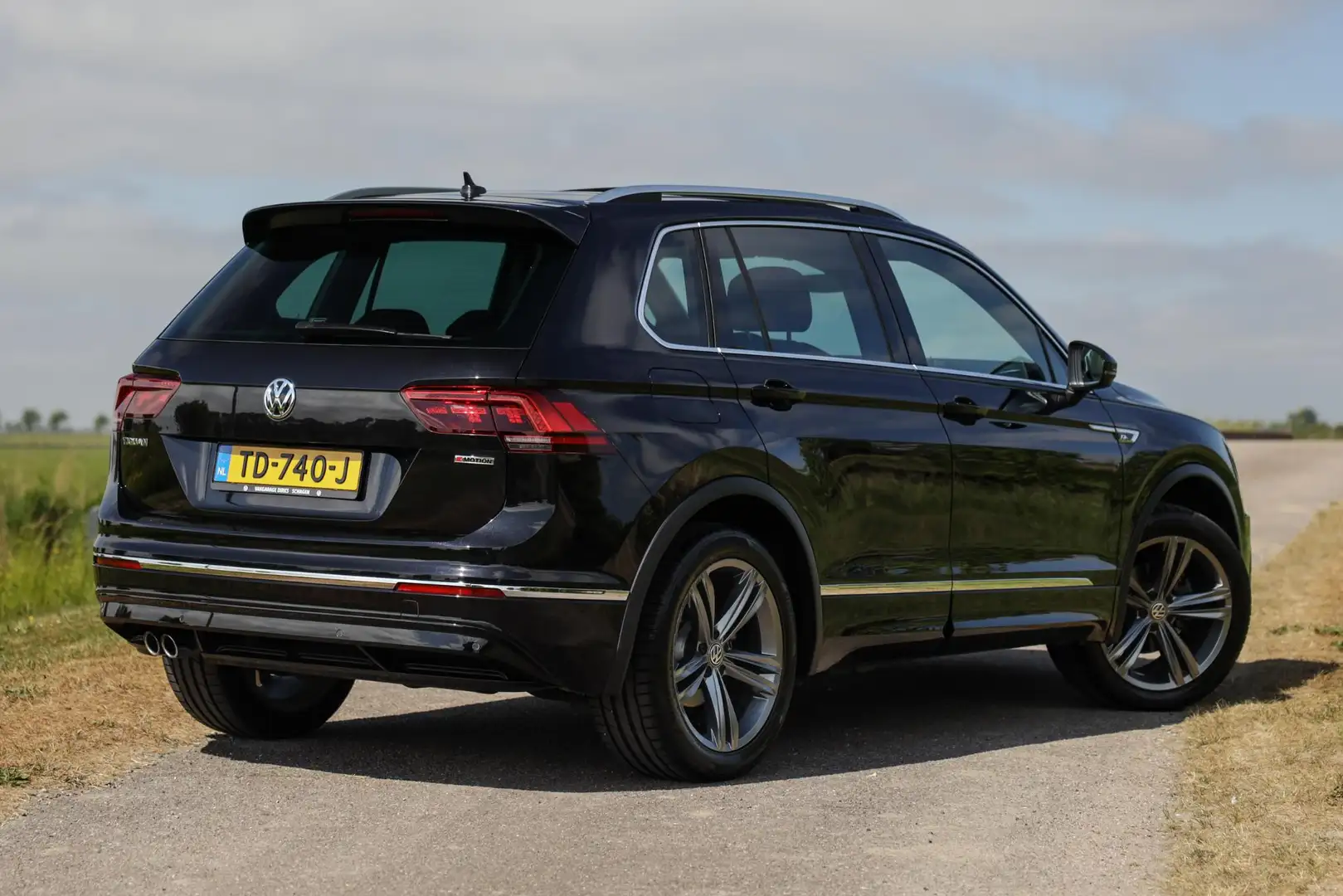 Volkswagen Tiguan 1.4 TSI 4Motion R-Line ✅ Pano ✅ LED ✅ ACC Zwart - 2