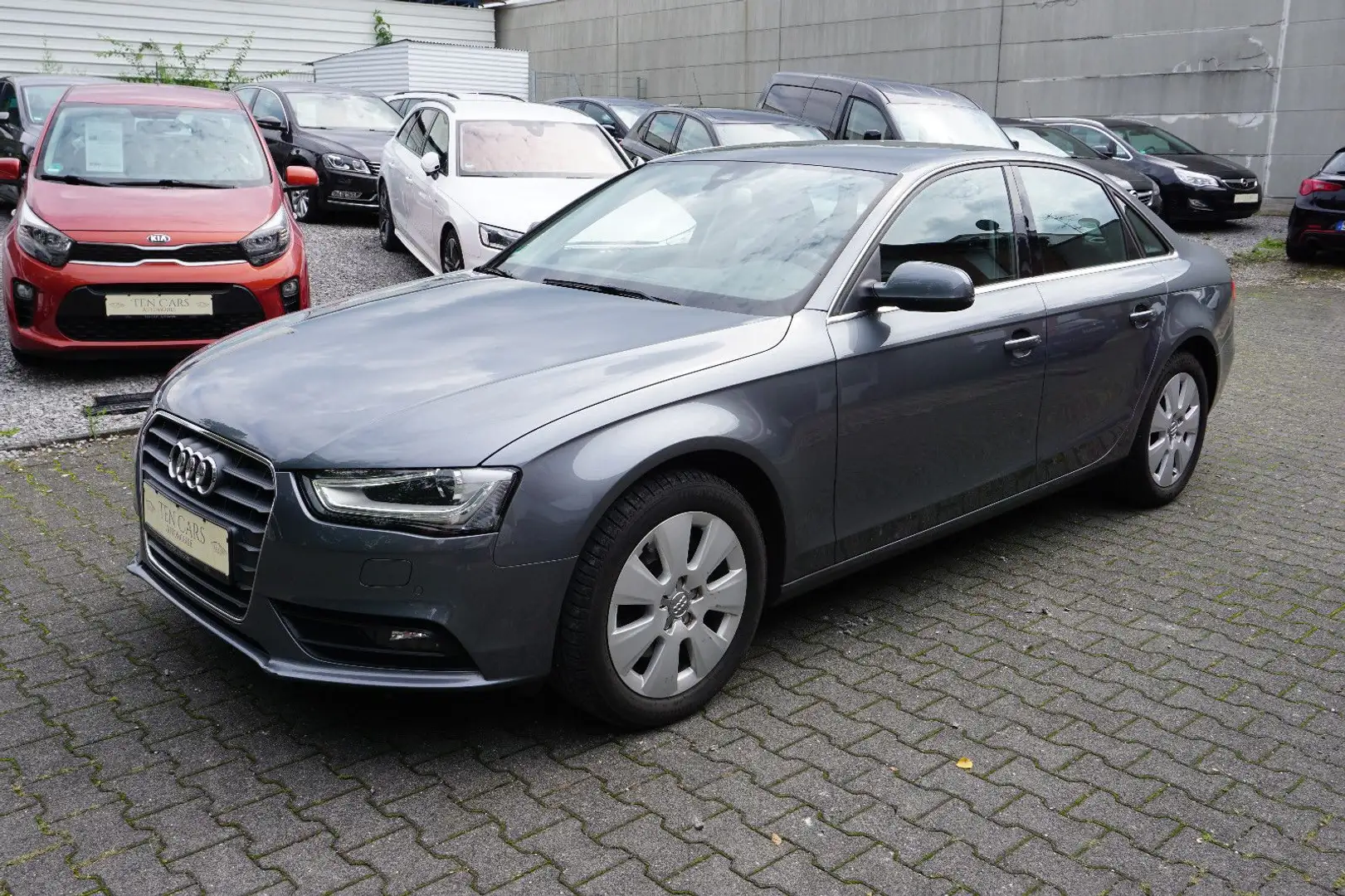 Audi A4 Lim. 3.0 TDI Ambiente°Automatik°Xenon°PDC° Gris - 2