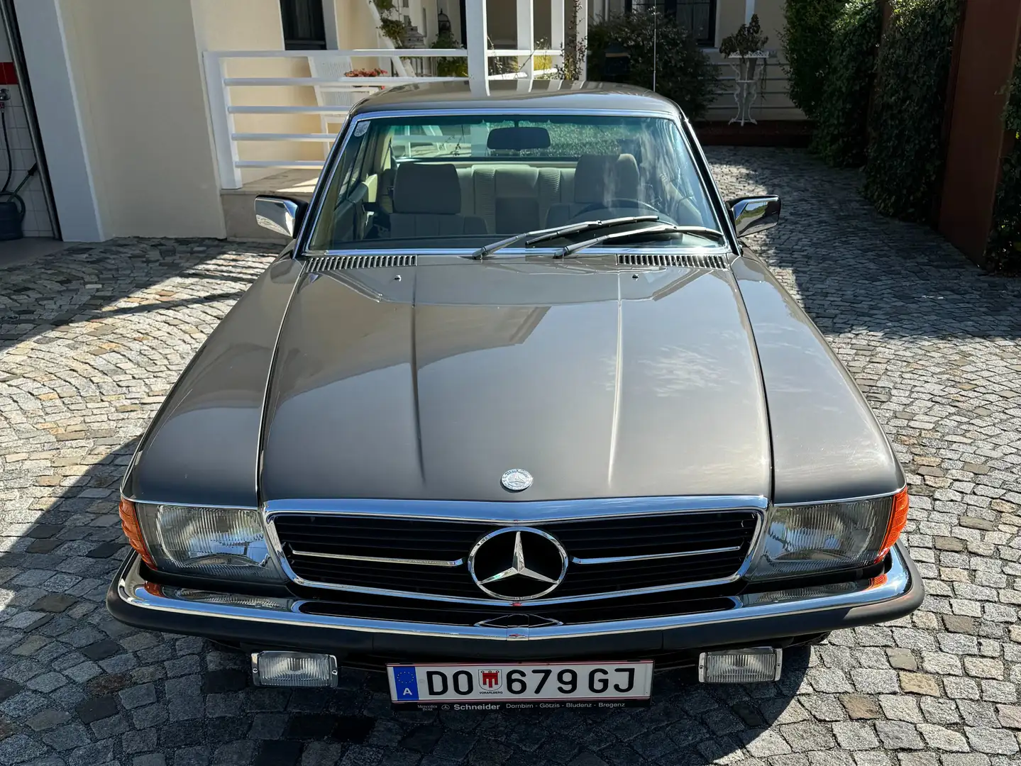 Oldtimer Mercedes Benz Coupe 107 Gri - 2