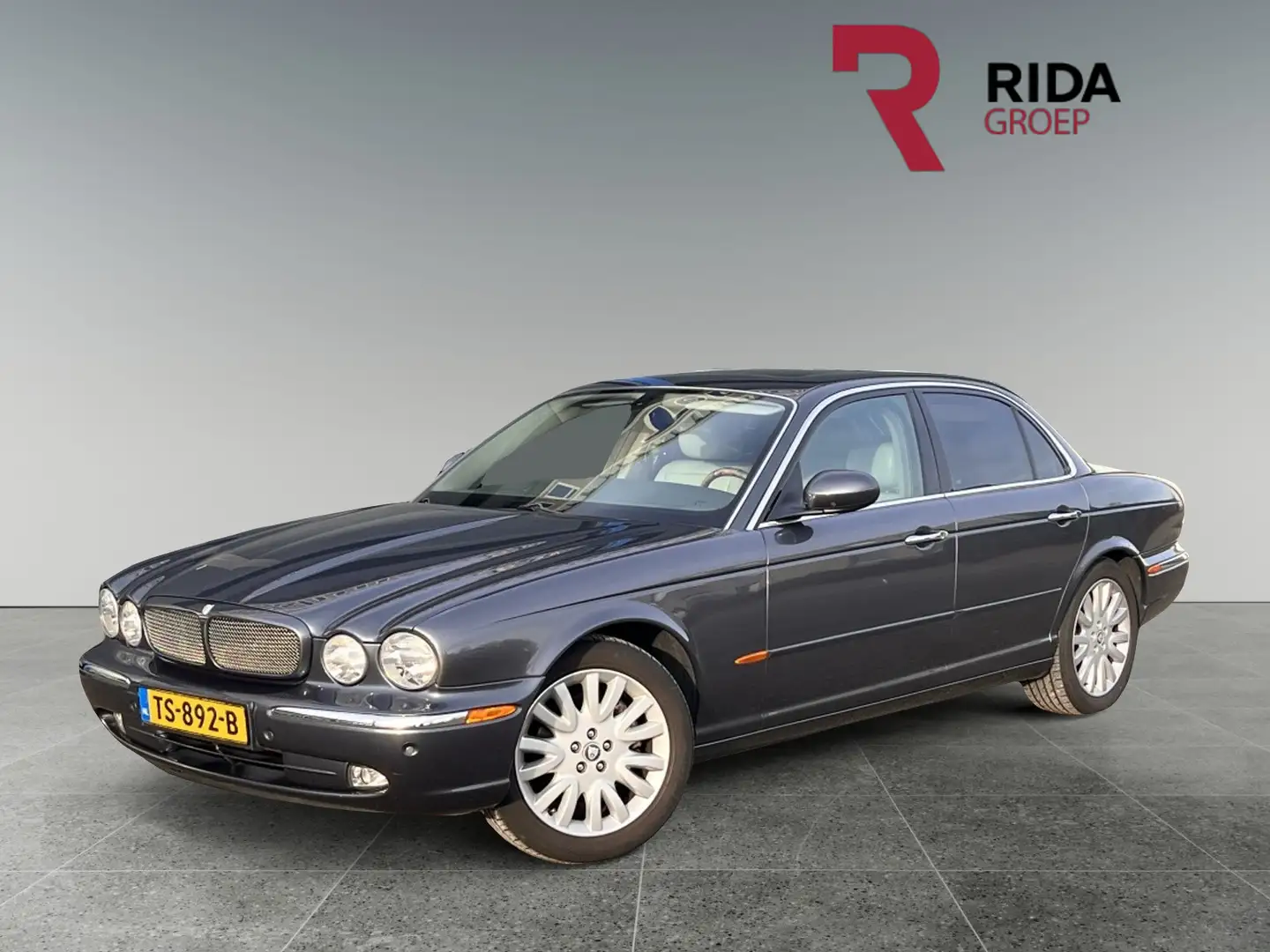 Jaguar XJ 3.0 V6 Sport Šedá - 1