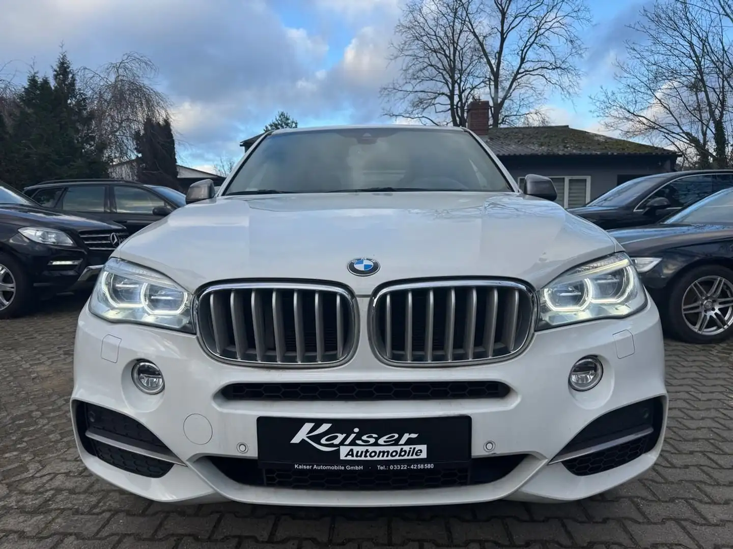 BMW X5 M 50 d-Scheckheft-Panorama-AHK-Keyless-Kamera Beyaz - 2
