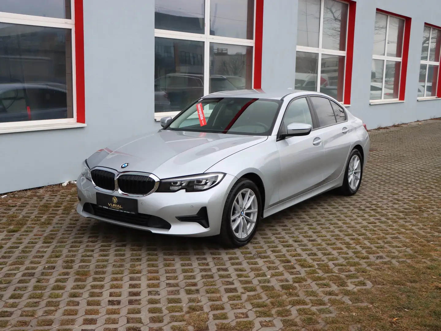 BMW 320 d xDrive Advantage Aut. G20 | LED | NAVI | R.KAMER Grau - 2
