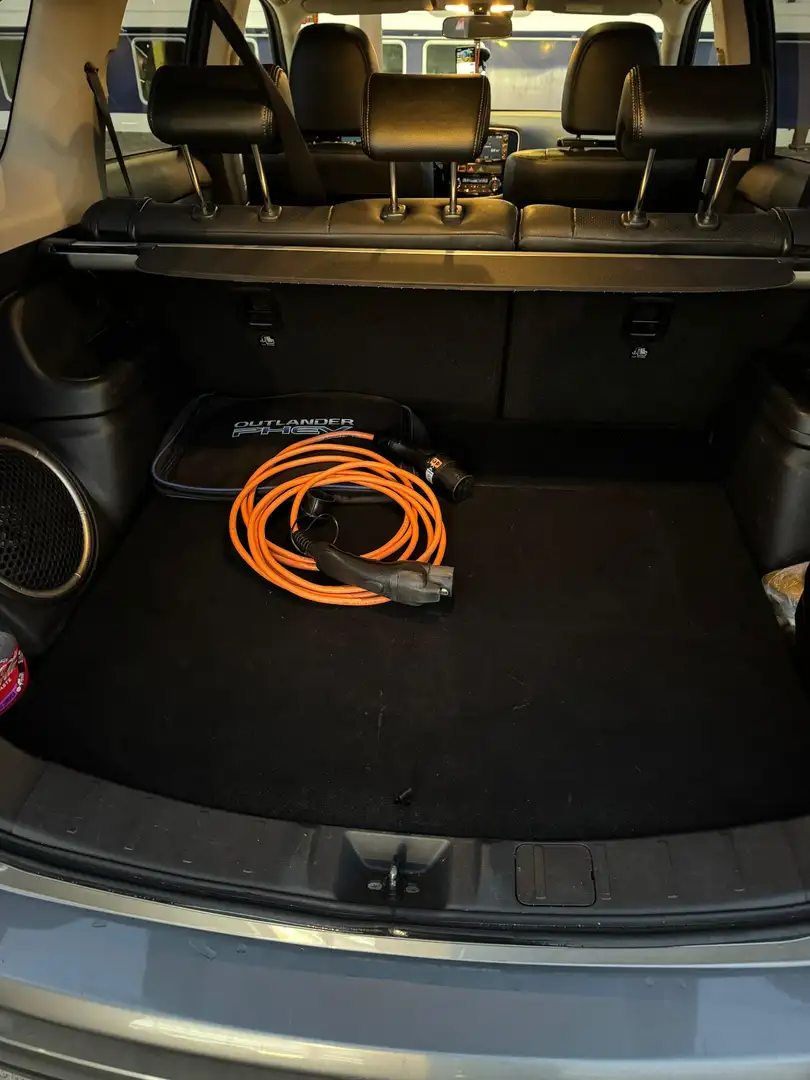 Mitsubishi Outlander 2.0 4WD Plug-In Hybrid - 2